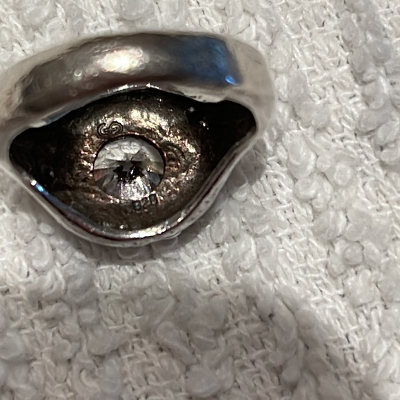 Sterling Silver Ring with stone in the middle - Picture 6 of 7